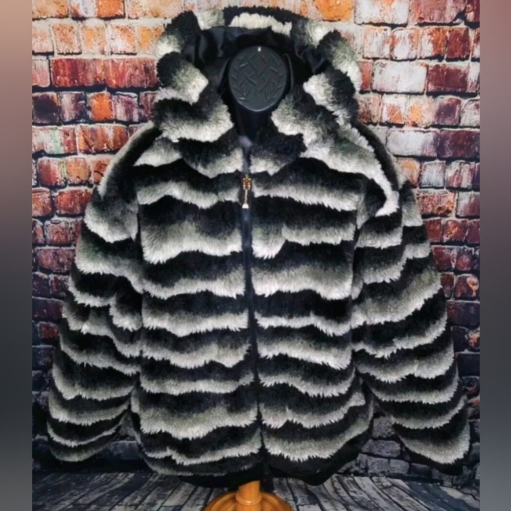 Ultra Rare Chinchilla High Quality Vintage Fur Coat And New Condition